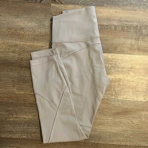 In Movement Lululemon 25’ Size 6 Leggings